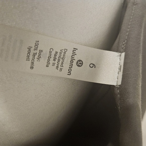 Lululemon jacket.  Brand new.  Was not worn. - Picture 6 of 7